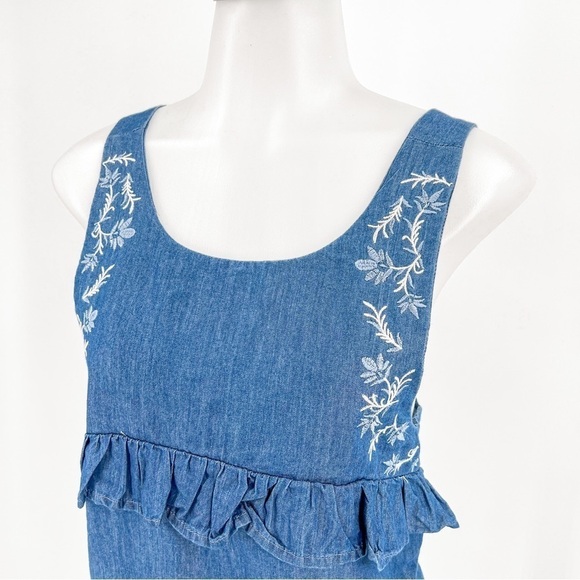 Love Tree Sleeveless Floral Embroidery front ruffle detail Top - Picture 4 of 8